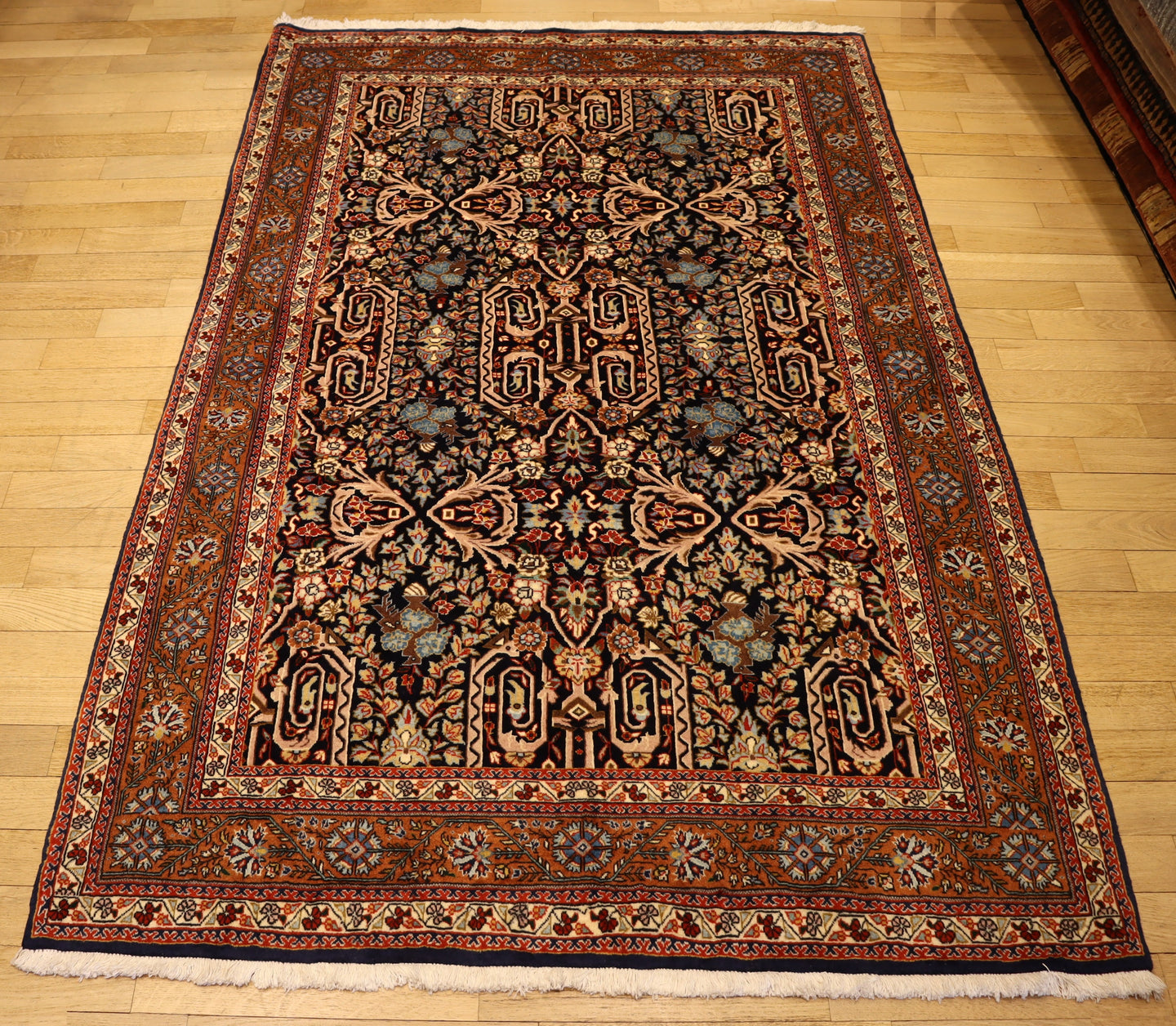 1589 Saroug Sherkat Persia